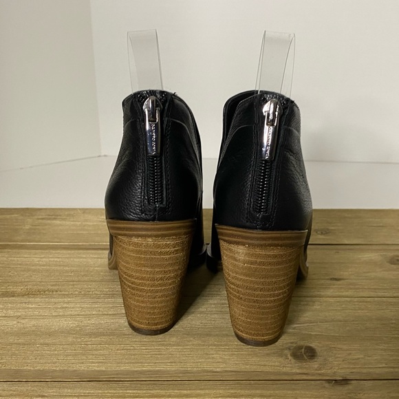 NWOT Vince Camuto Gradina Womens Stacked Heel Black Bootie Size 5 - Picture 3 of 8